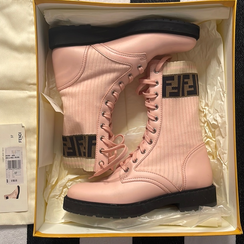 Worn twice comes with new laces & original price tag &box and dust bags